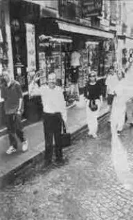 Снимок сделан 31 декабря 1995 года в одной из московских квартир где изредка - фото 10