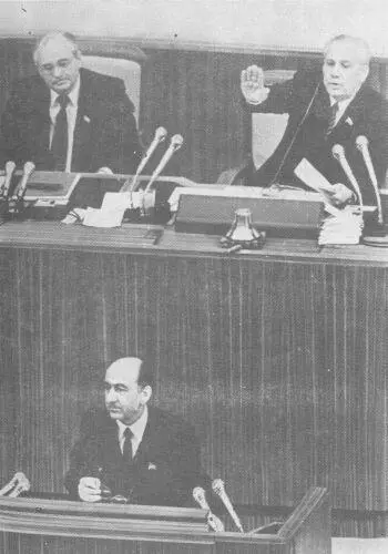 Фото 33 Противостояние на кремлёвской трибуне Фото 34 Май 1989 г Митинг - фото 33