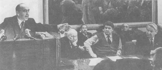 Фото 38 Декабрь 1989 года Заседание Межрегиональной депутатской группы Ночью - фото 38
