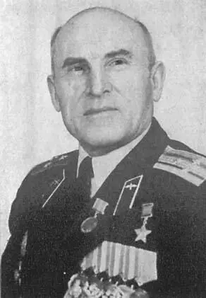 К Ф Белоконь Герой Советского Союза Технический состав готовит самолет к - фото 1