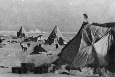Летний лагерь в 1968 году На переднем плане палатка из парашютов Фриц - фото 17