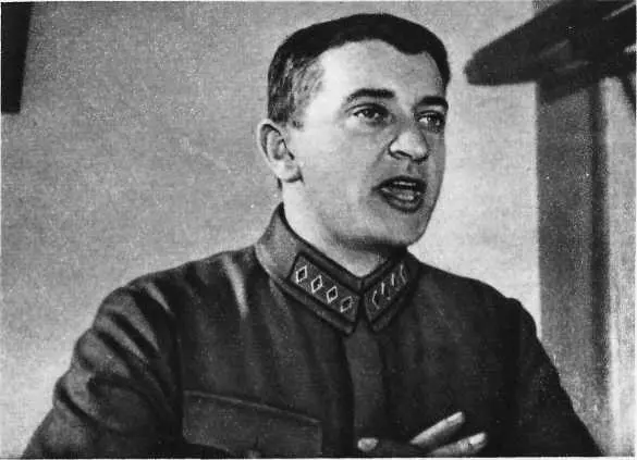 М Н Тухачевский читает лекцию в Военной академии им М В Фрунзе 1928 г - фото 5