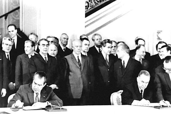 Илл 1 24 мая 1972 г Москва Президент США Р Никсон слева и Председатель - фото 1