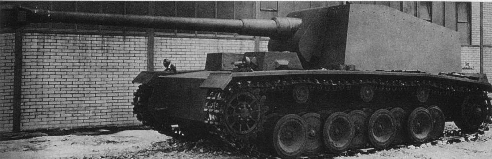 Самоходный истребитель танков PzSfl V со 128мм пушкой Kanon 40 L61 во дворе - фото 2