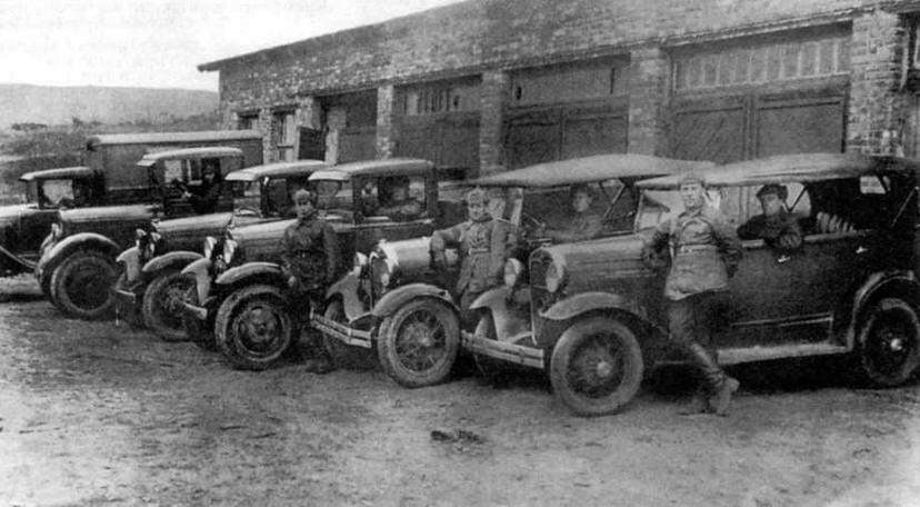 Автомобили одной из частей Красной Армии Первая половина 1930х годов На - фото 1