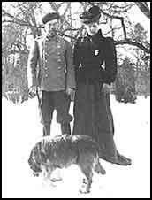 Николай II Александра и Ворон У Николая II было две любимые собаки Ворон и - фото 5