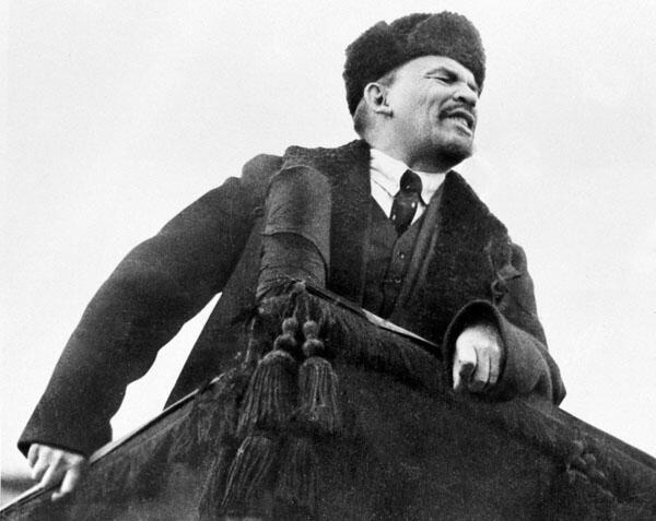Владимир Ильич Ленин Ленин приезжает в Петроград 3 апреля 1917 года он полон - фото 1