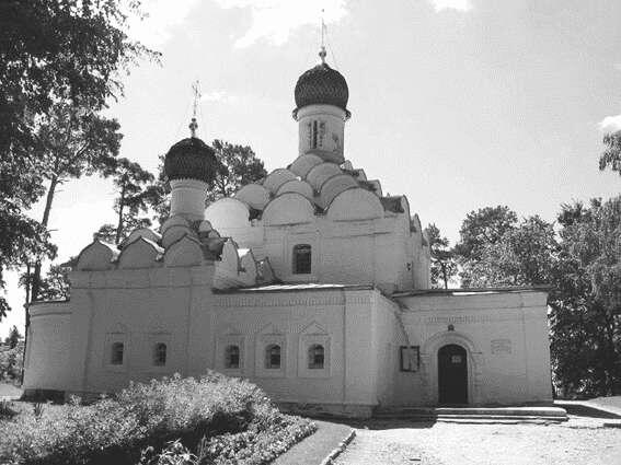 Главный фасад церкви Михаила Архангела обращен к селу и усадьбе Последний - фото 2
