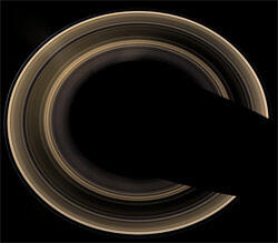 Также заблуждением было бы считать что зонд Cassini видел хотя бы одной из - фото 8