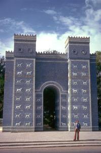 Реконструкция великолепных ворот Иштар в Вавилоне Город поднимается из - фото 3