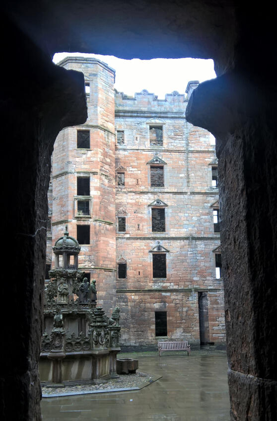 Замок Линлитгоу Шотландия Грубое сватовство Но лорды Шотландии никоим - фото 1
