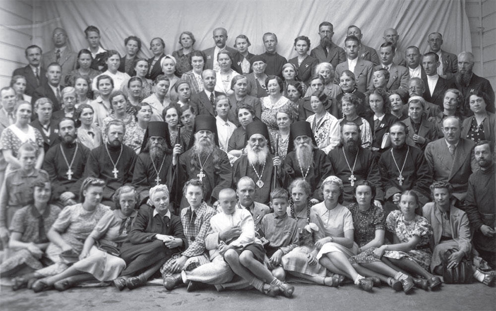 Алексей Ридигер шестой справа в нижнем ряду будущий Патриарх с братией - фото 1