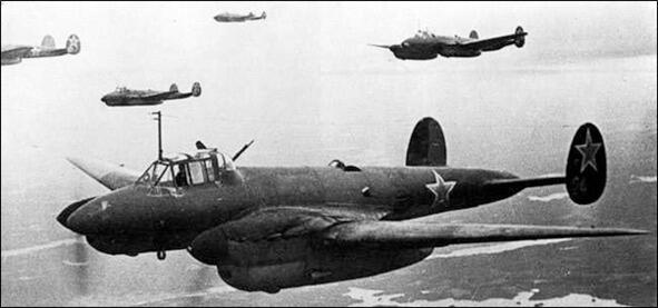 Пикирующий бомбардировщик Пе2 В феврале и марте 1943 г Глинский успешно - фото 2