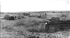 17 Танкисты и артиллеристы из состава сводного отряда Быкова перемещают 76мм - фото 16