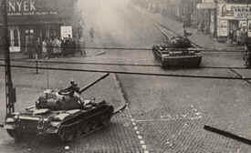 Советские танки на улицах Будапешта ноябрь 1956 г - фото 17