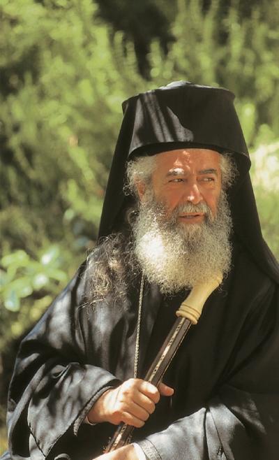 Православный священник в монастыре Тари Город Родос вид из гавани - фото 4