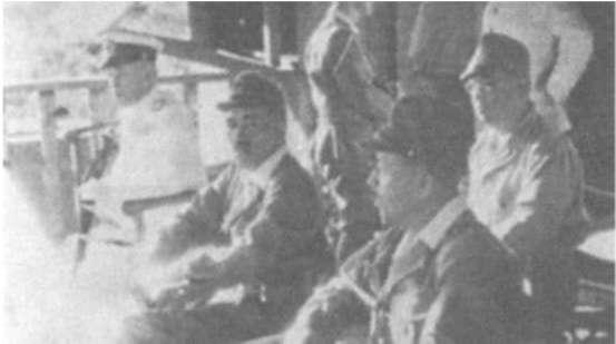 Ямамото в Рабауле апрель 1943 г Ямамото осматривает поднятую со дна - фото 17