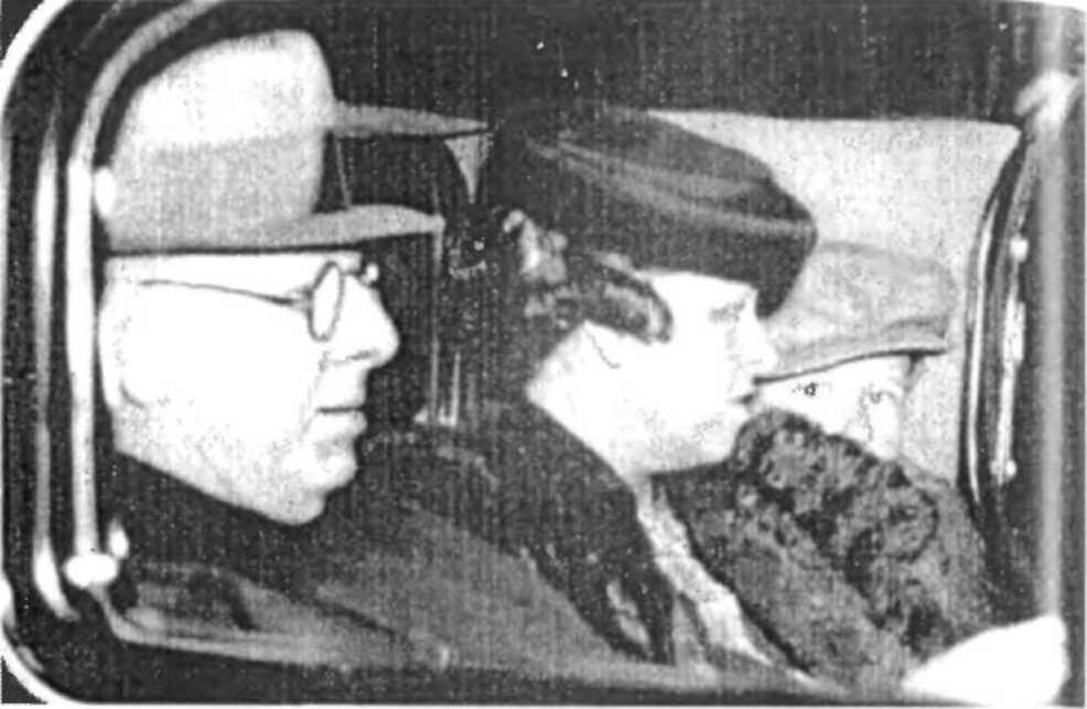 Джесси Лыеермор и его жена Гарриет и Пол приезжают в НьюЙорк 8 декабря 1935 - фото 29