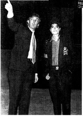 6 августа 1990 года Майкл с Дональдом Трампом на открытии ТаджМахал - фото 31