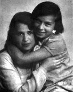 Н Е Тухачевская с дочерью Светланой 1932 г Сестра Тухачевского Софья - фото 59