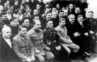 Совещание высшего руководства ВКПб и Красной армии В первом ряду Н С - фото 61
