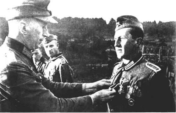 Церемония награждения сержантов легиона Валлония Железным крестами 2го - фото 2