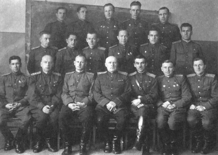 Учебная группа Академии ВВС Москва 1944 г A M Сулима В П Карпович - фото 73