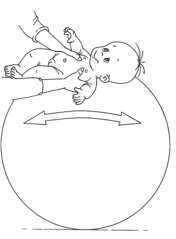 9 Ребёнок лежит животом на мяче придерживай те его за тазобедренные суставы - фото 9