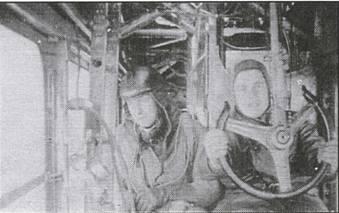 В кабинах штурмана и нижнего стрелка Винты были трехлопастные металлические с - фото 8