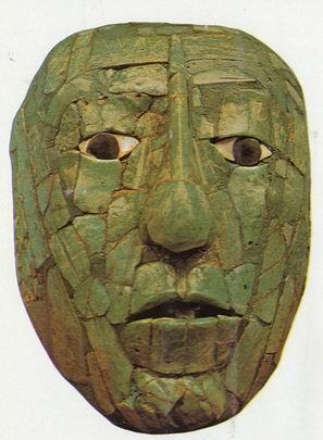 Мозаичная маска найденная в гробнице правителя Храма Надписей Паленке - фото 1