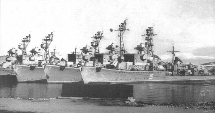 Группа эсминцев nроекта 30бис на консервации СФ конец 1950х гг Подобную - фото 2