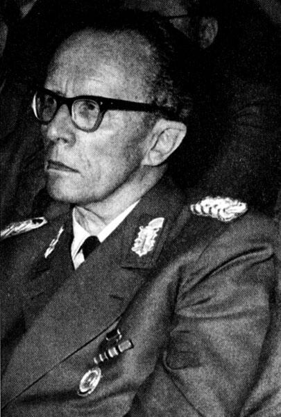 Генераллейтенант Национальной Народной Армии ГДР Винценц Мюллер Шведский - фото 1