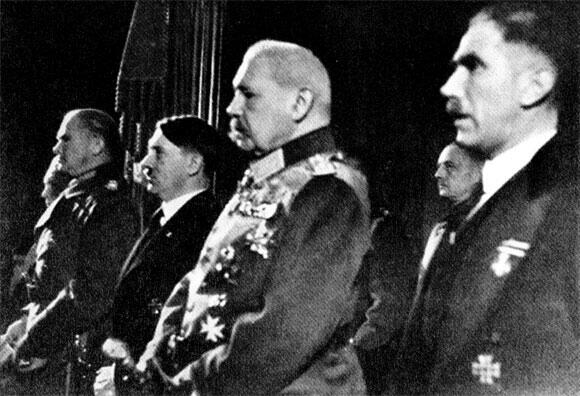 Фон Бломберг Гитлер фон Гинденбург и фон Папен Генералы фон Рундштедт фон - фото 9