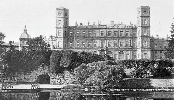 Гатчинский дворец со стороны Серебряного озера Чиновники приезжали в - фото 10