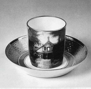 Фарфоровая чашка с изображением Кайзервиллы ГМЗ Гатчина При Александре III - фото 12
