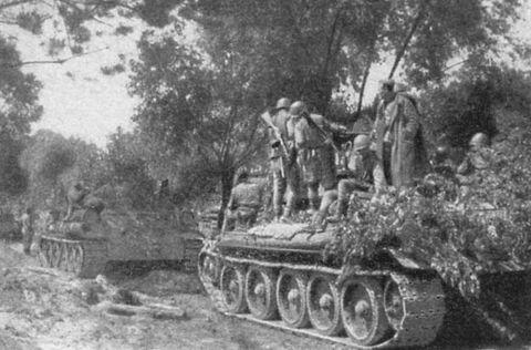 Танковый десант на пути к переправе через Вислу 1944 г Командир 2го - фото 56