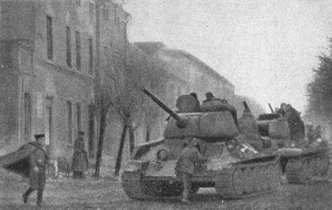 Танки 44й гвардейской танковой бригады на окраинах Берлина апрель 1945 г - фото 91