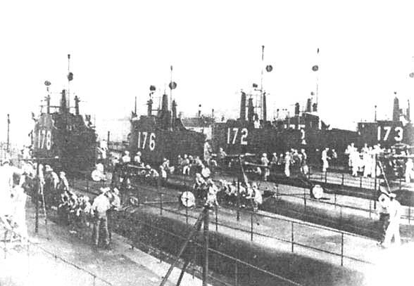 Флотилия лодок типа Р в базе Подводная лодка Скалпин в августе 1944 года - фото 23