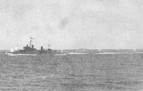 Крейсера были накрыты вражеским залпом когда открыли огонь по итальянцам - фото 11