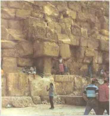 Вход в пирамиду Хеопса свидетельствует о размерах использованных при - фото 2