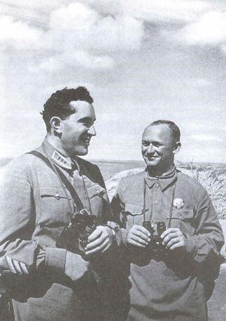 Командующий советскомонгольской авиацией комкор Я В Смушкевич и полковник И - фото 25