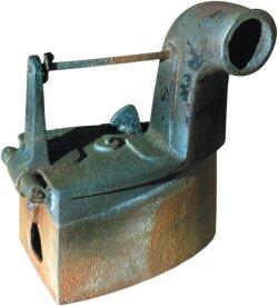 Старинные угольные утюги популярный объект коллекционирования притом почти - фото 273