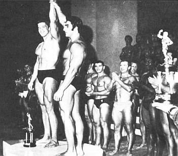 С Деннисом Тинеринона конкурсе Мистер Вселенная в 1968 г Всего лишь за - фото 24