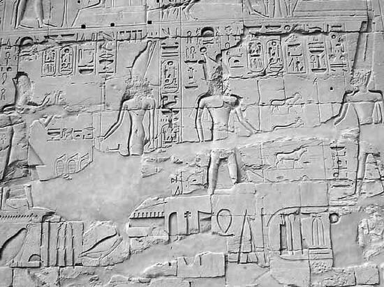 Иероглифическая надпись из храма в Луксоре Египет Разгадать древние надписи - фото 1