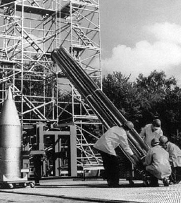 Сборка подготовка и пуск ракеты OTRAG из четырех единичных модулей Фотографии - фото 148
