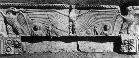 Солнечные божества под защитой римских орлов Барельеф из Пальмиры Митра - фото 18