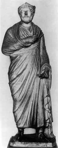 Статуя изображающая императора Юлиана Лувр Триумфальная арка в Карпентре - фото 28