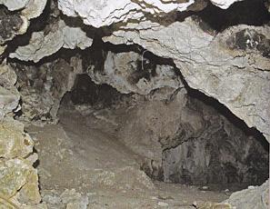 Одна из тех гималайских пещер в которых жил автор СВЯТЫЕ И ИОГИ КОТОРЫЕ - фото 10