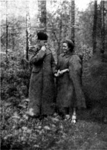 2 Н Решетовская и Л Солженицын на фронте 1943 г 3 А Солженицын и Н - фото 2