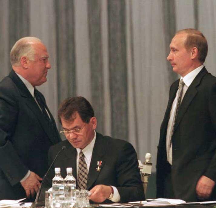 В 1999 годубыстрый политический взлет Владимира Путина сделал Виктора - фото 12